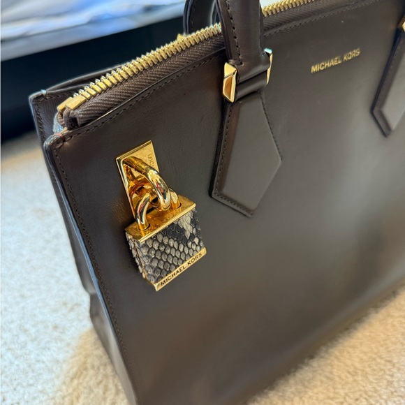 Authentic Michael Kors Handbag - Picture 4 of 9